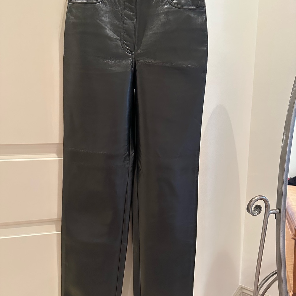Aritzia Wilfred The Melina Vegan Leather Pant in black 2- like new